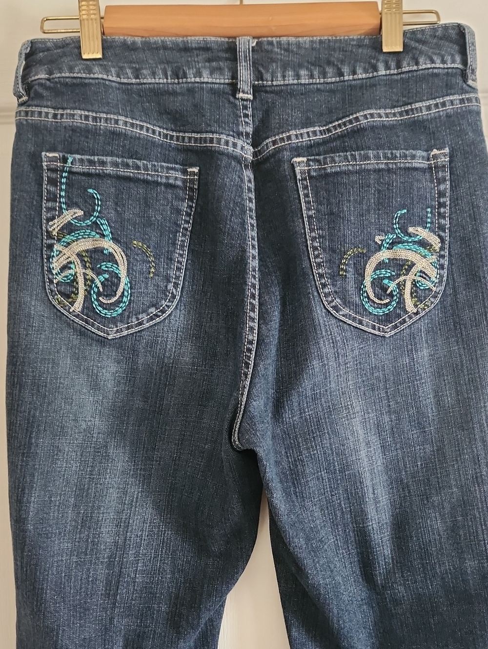 Chico's Dark Indigo Wash 1.5 Short Jeans with Unique Stitching